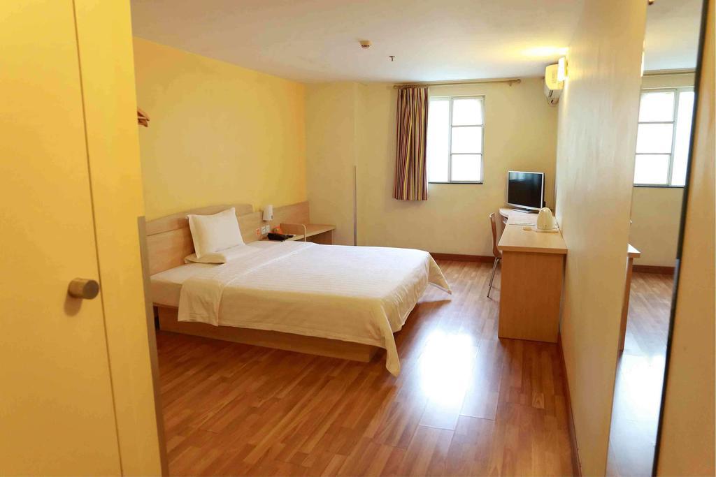 7Days Inn Changsha Jingwanzi International Furniture Square Чанша Номер фото